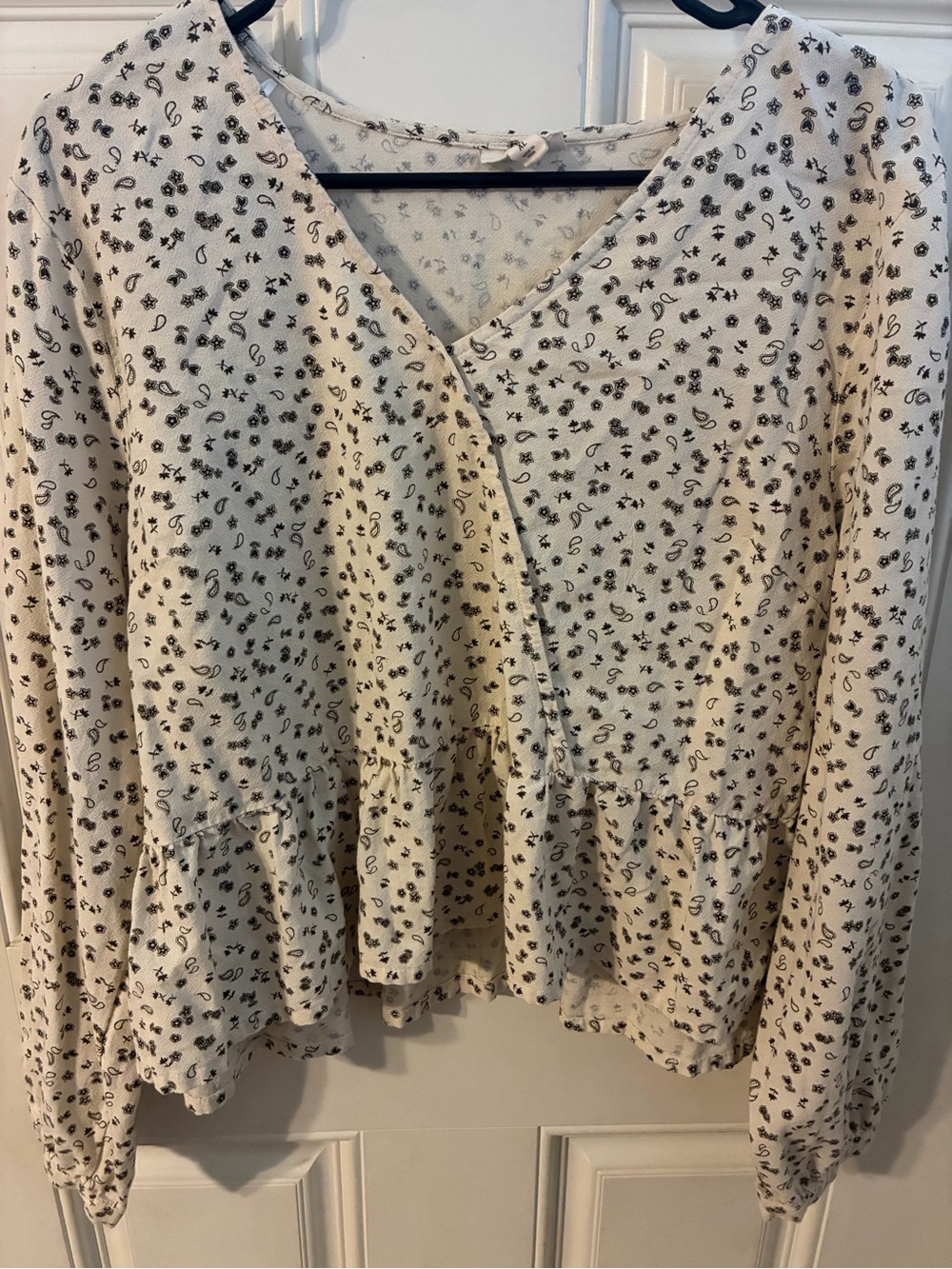 a.n.a Cream Long-Sleeve V-Neck Ruffle Hem Blouse with Black Floral Print